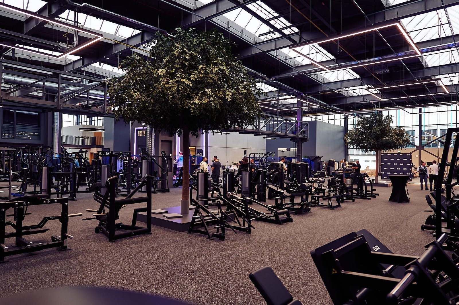 EVOLAND Deutschlands No.1 Gym Fitnessstudio Coworking Space Köln