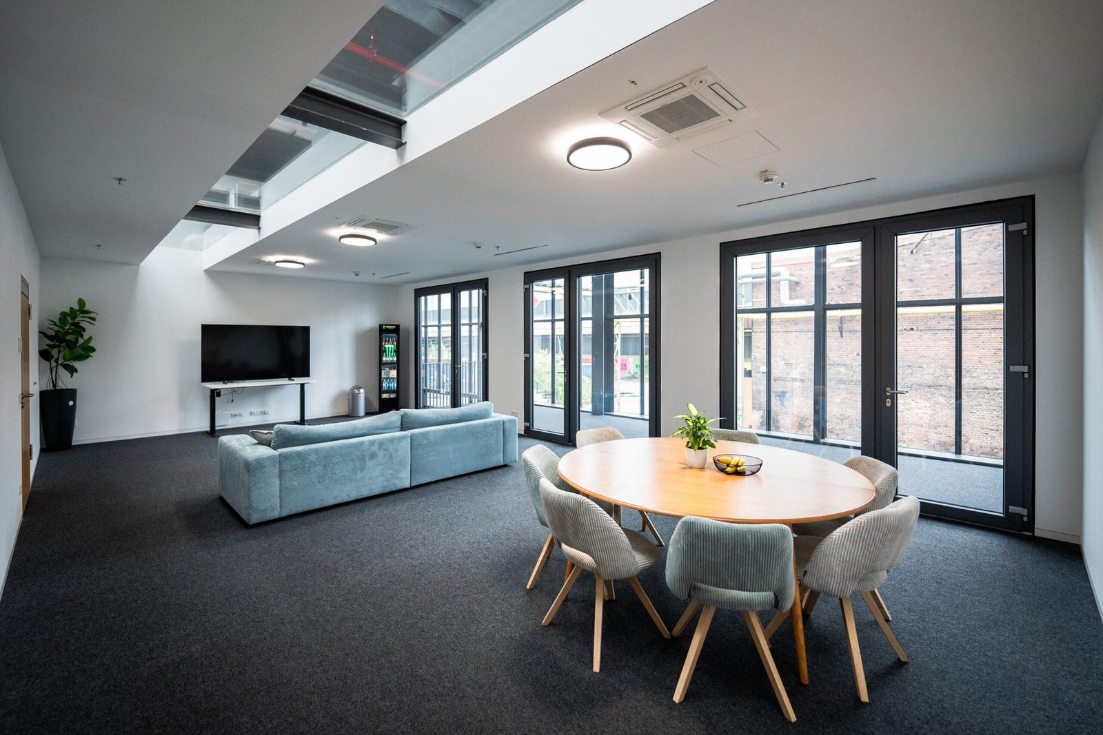 EVOLAND Deutschlands No.1 Gym Fitnessstudio Coworking Space Köln