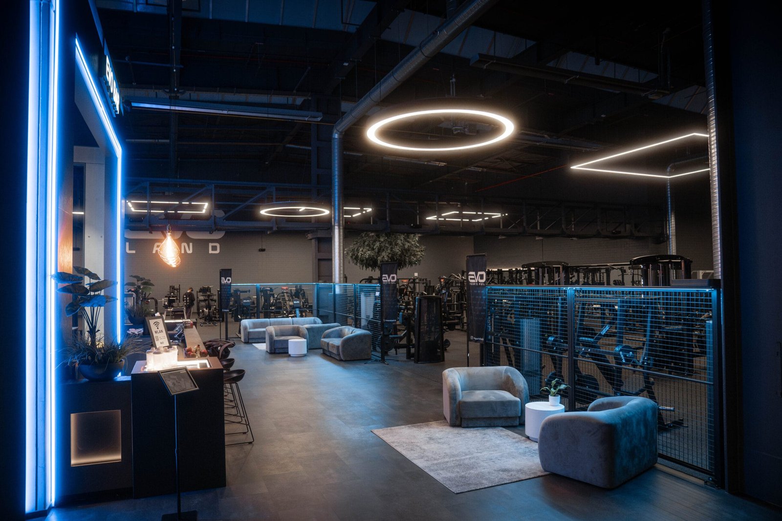 EVOLAND Deutschlands No.1 Gym Fitnessstudio Coworking Space Köln