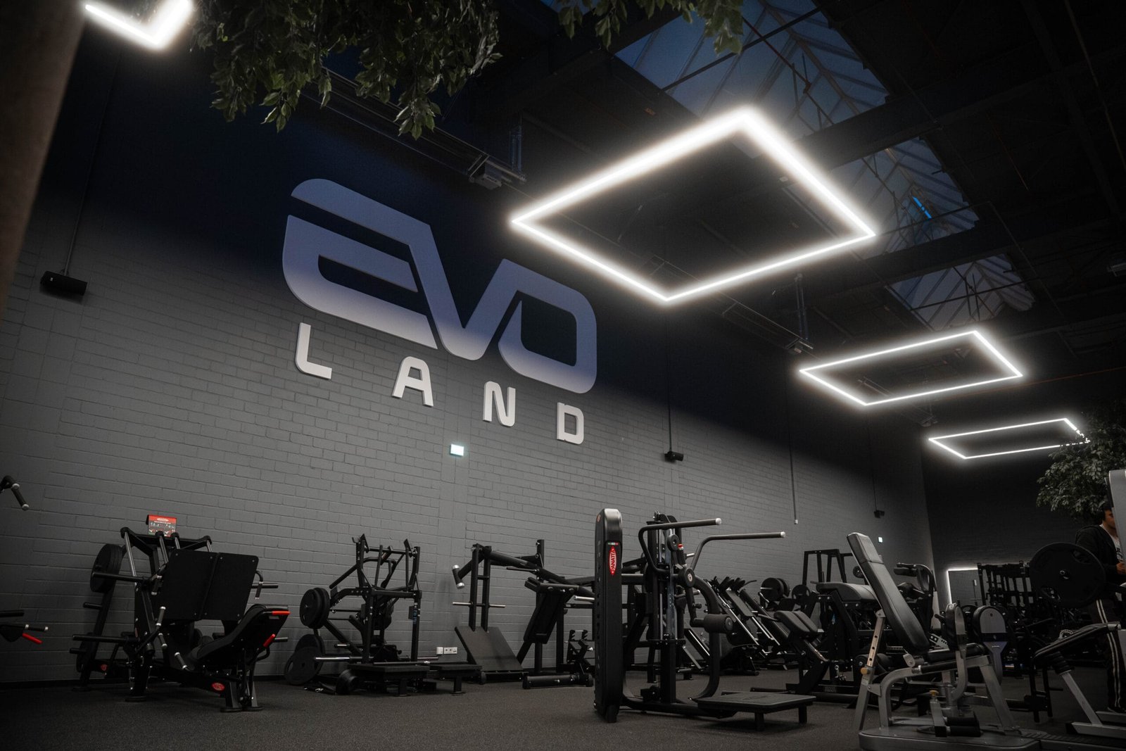 EVOLAND Deutschlands No.1 Gym Fitnessstudio Coworking Space Köln